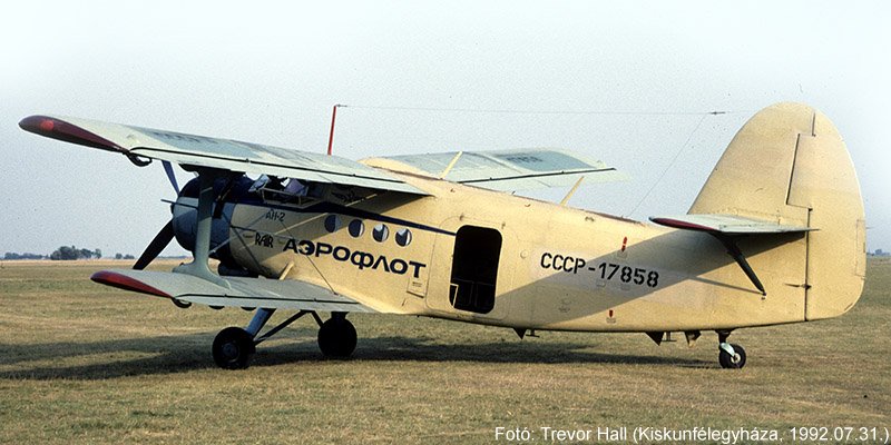 Kép a CCCP-17858 lajstromú gépről.