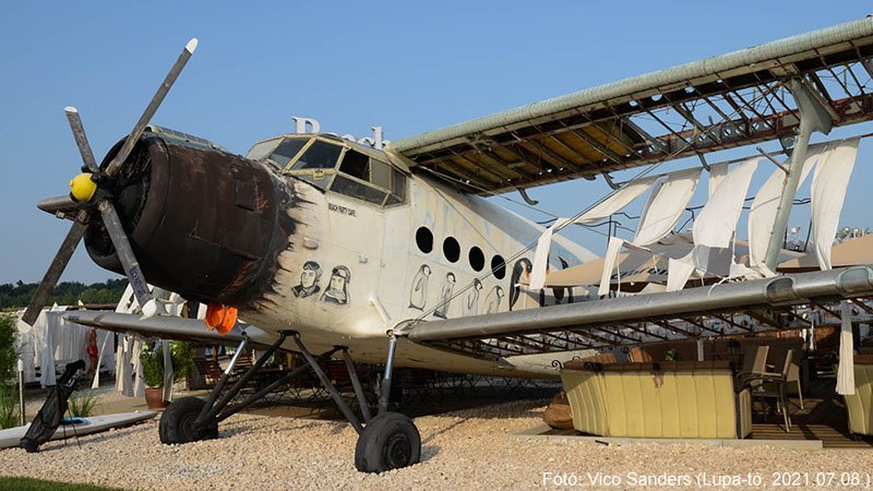 Kép a CCCP-82805 lajstromú gépről.