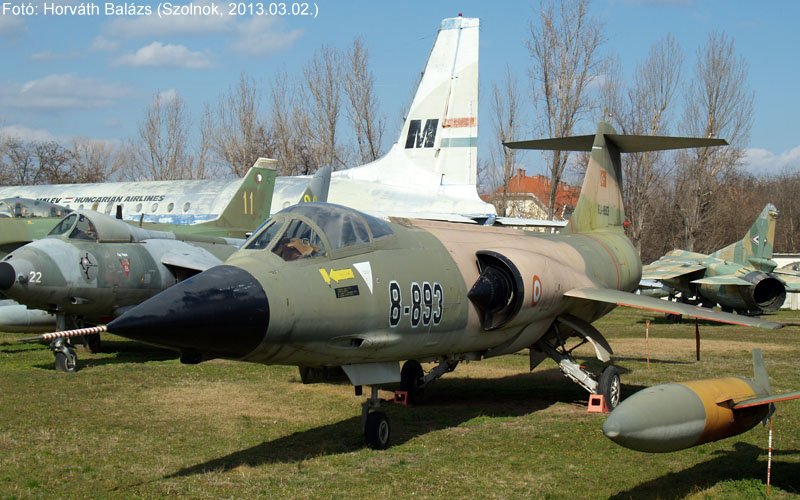 Kép a Canadair CF-104 Starfighter típusú, török katonai 8-893 oldalszámú gépről.