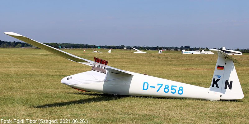 Kép a D-7858 lajstromú gépről.