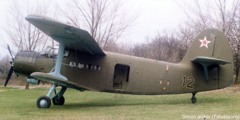 Kép a DOSZAAF fekete 12 lajstromú gépről.