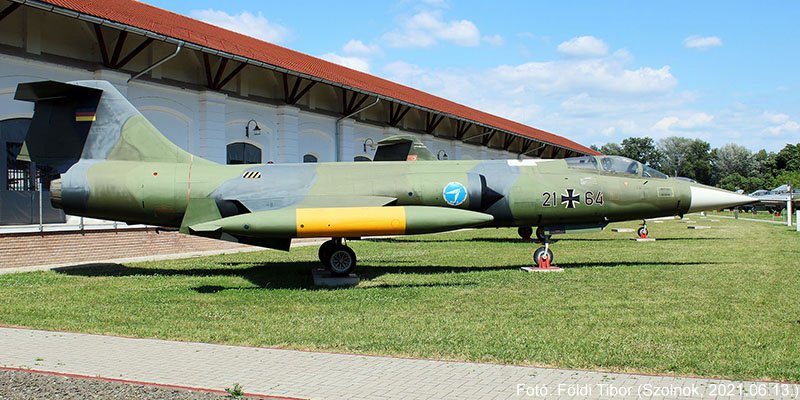 Kép a Lockheed F-104 Starfighter típusú, német katonai 21+64 oldalszámú gépről.