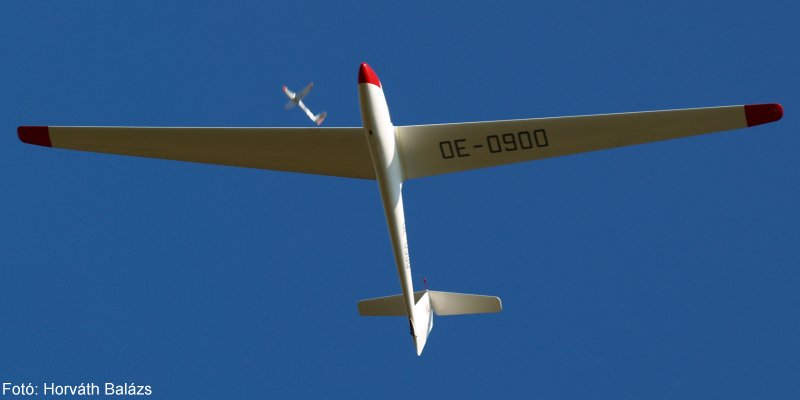 Kép a OE-0900 lajstromú gépről.