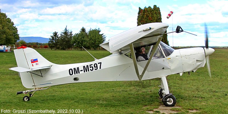 Kép a OM-M597 lajstromú gépről.