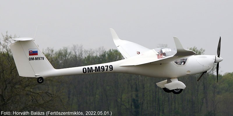 Kép a OM-M979 lajstromú gépről.