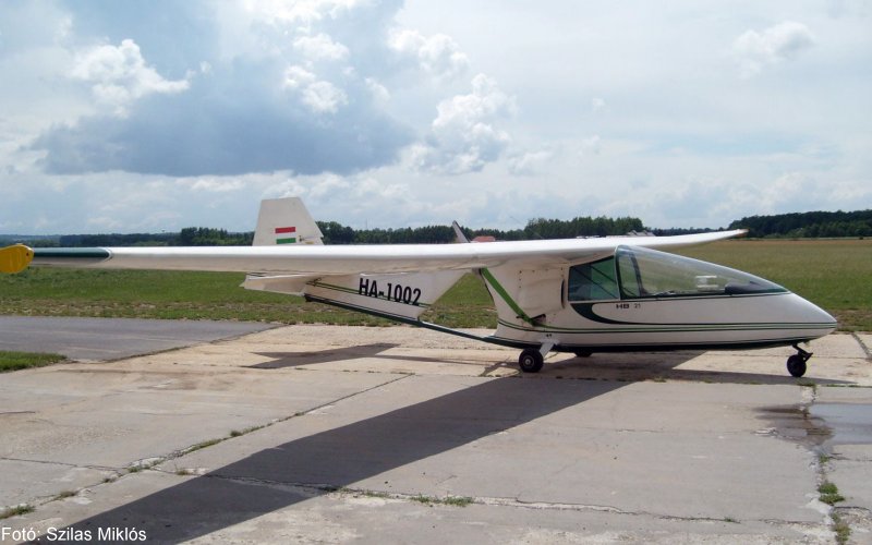 Kép a HA-1002 (3) lajstromú gépről.
