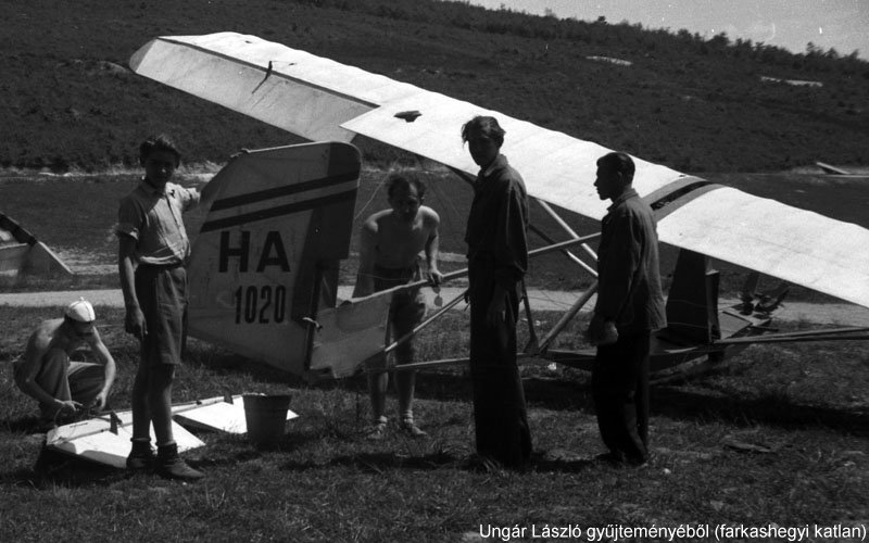 Kép a HA-1020 (1) lajstromú gépről.