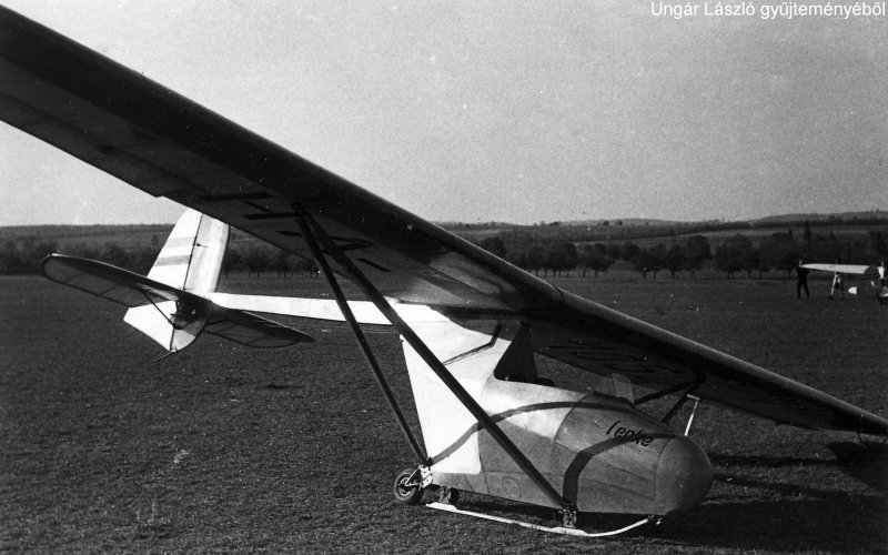 Kép a HA-1052 (2) lajstromú gépről.