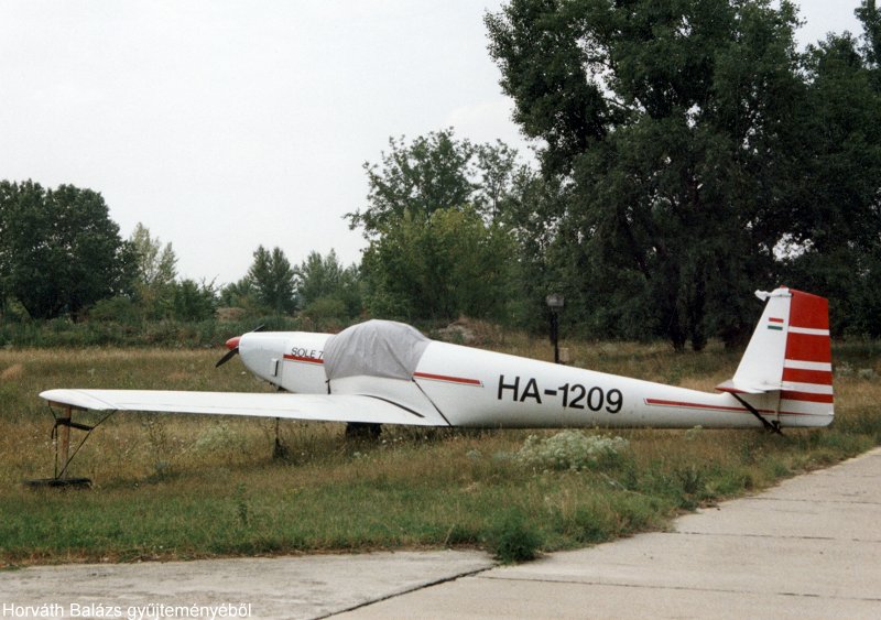 Kép a HA-1209 (2) lajstromú gépről.