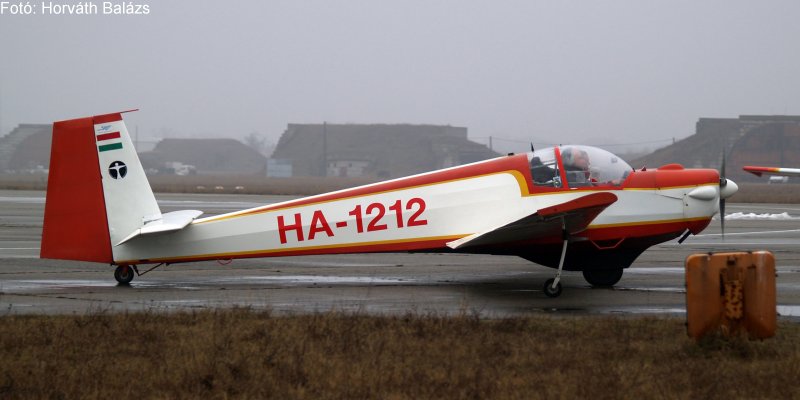 Kép a HA-1212 (2) lajstromú gépről.