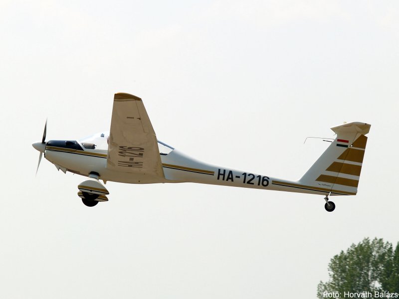 Kép a HA-1216 (2) lajstromú gépről.