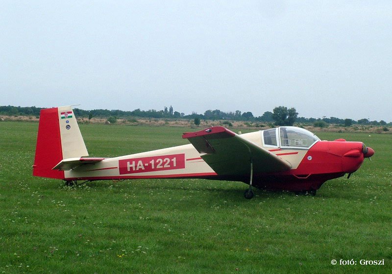 Kép a HA-1221 (2) lajstromú gépről.