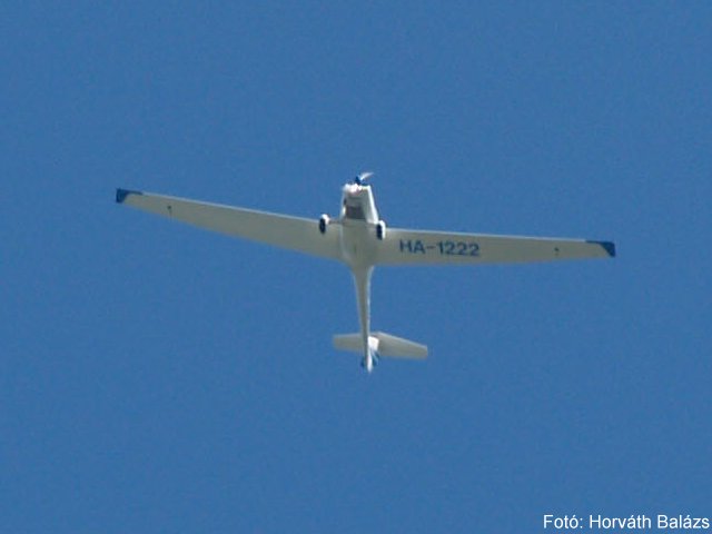 Kép a HA-1222 (2) lajstromú gépről.