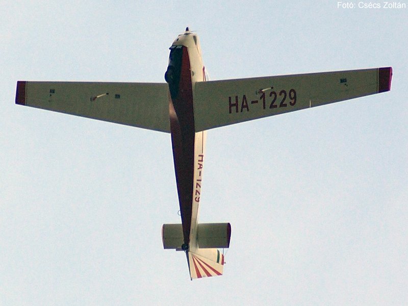 Kép a HA-1229 (2) lajstromú gépről.