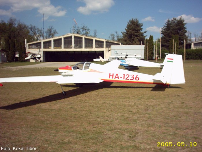 Kép a HA-1236 (2) lajstromú gépről.