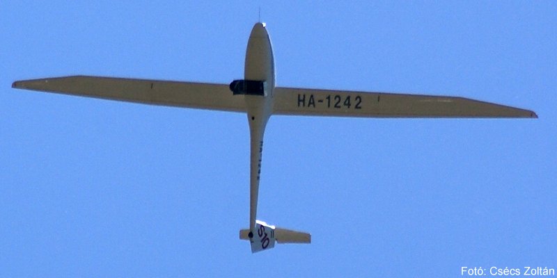 Kép a HA-1242 lajstromú gépről.