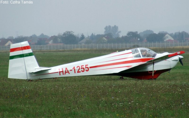 Kép a HA-1255 lajstromú gépről.