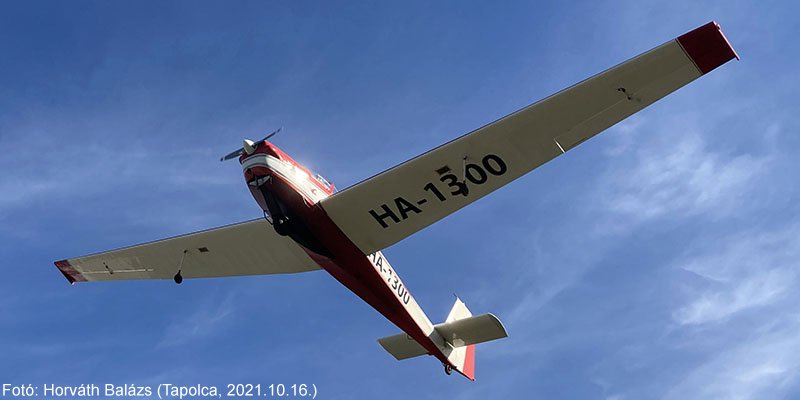 Kép a HA-1300 (2) lajstromú gépről.