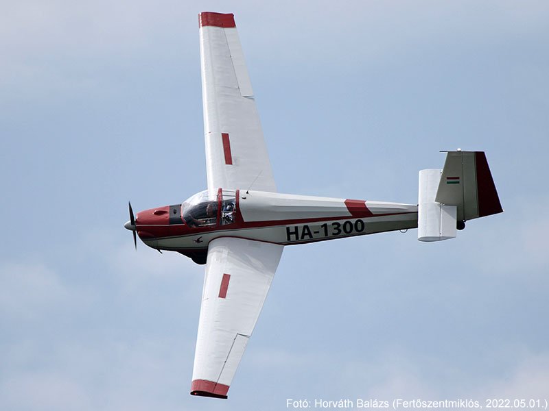 Kép a HA-1300 (2) lajstromú gépről.