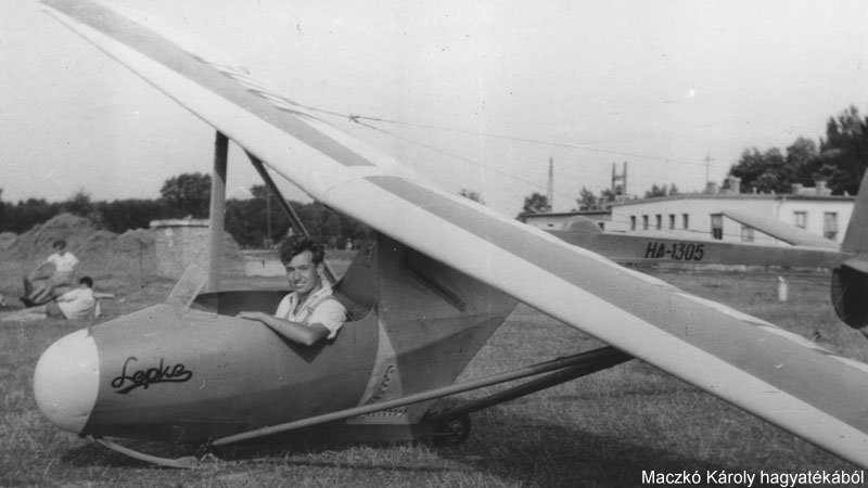 Kép a HA-1305 (1) lajstromú gépről.