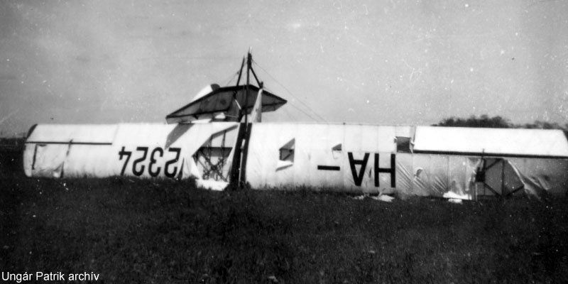 Kép a HA-2324 lajstromú gépről.