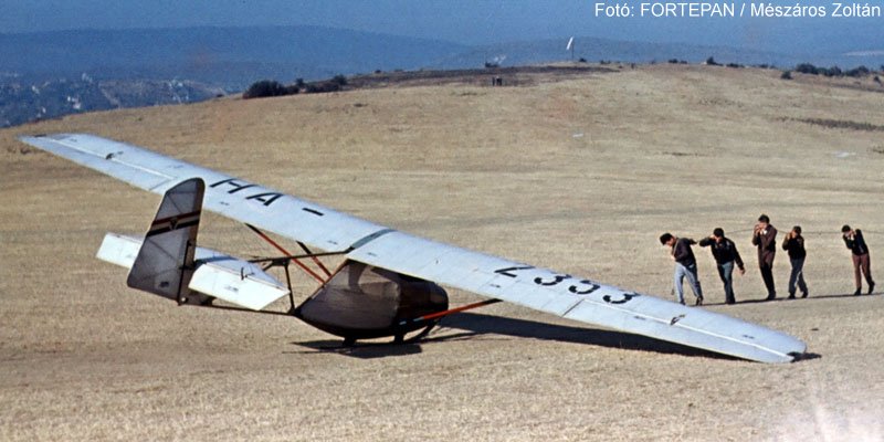 Kép a HA-2353 lajstromú gépről.