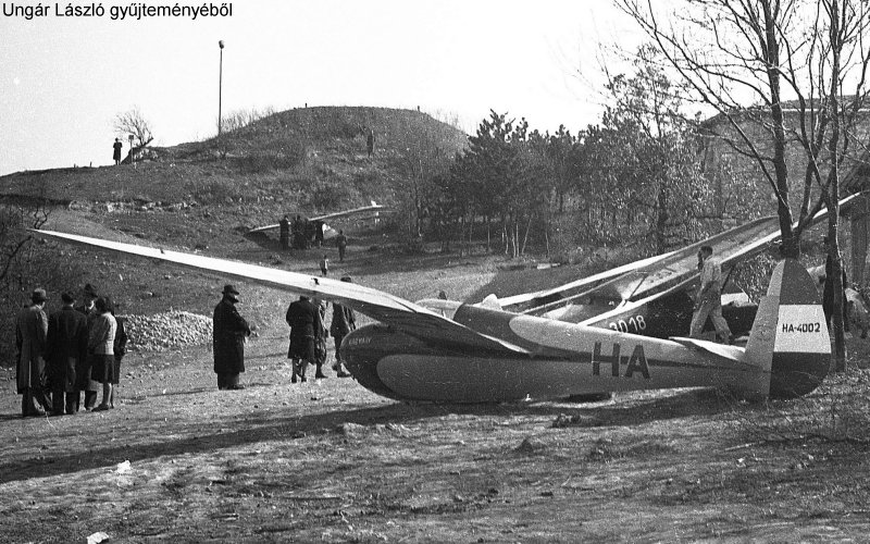 Kép a HA-4002 (1) lajstromú gépről.