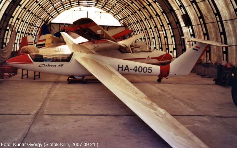 Kép a HA-4005 (2) lajstromú gépről.