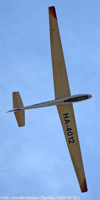 Kép a HA-4012 (2) lajstromú gépről.