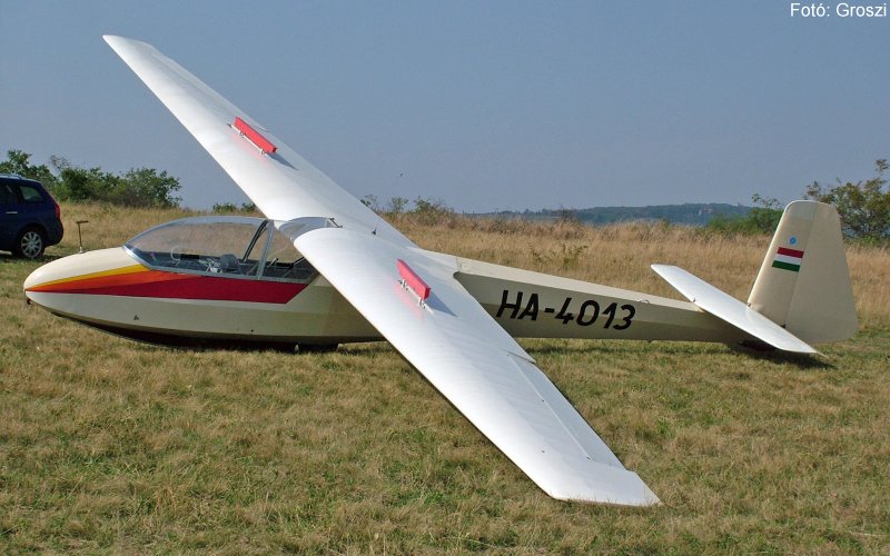 Kép a HA-4013 (2) lajstromú gépről.