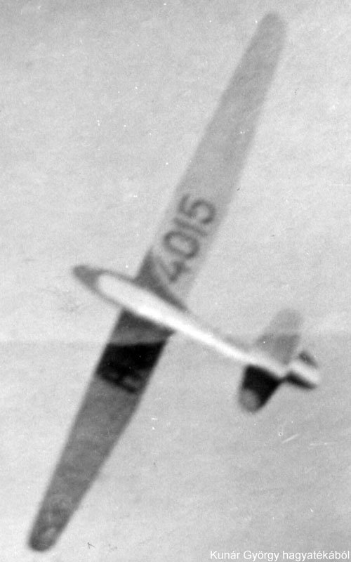 Kép a HA-4015 (1) lajstromú gépről.