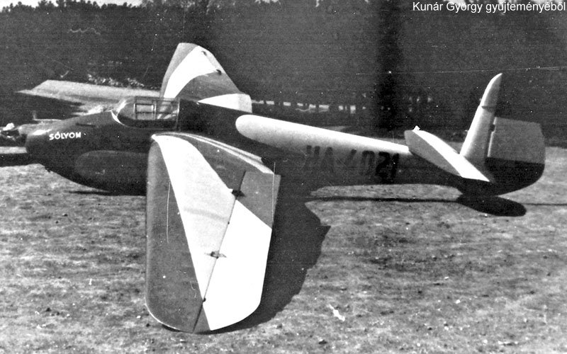 Kép a HA-4021 (1) lajstromú gépről.