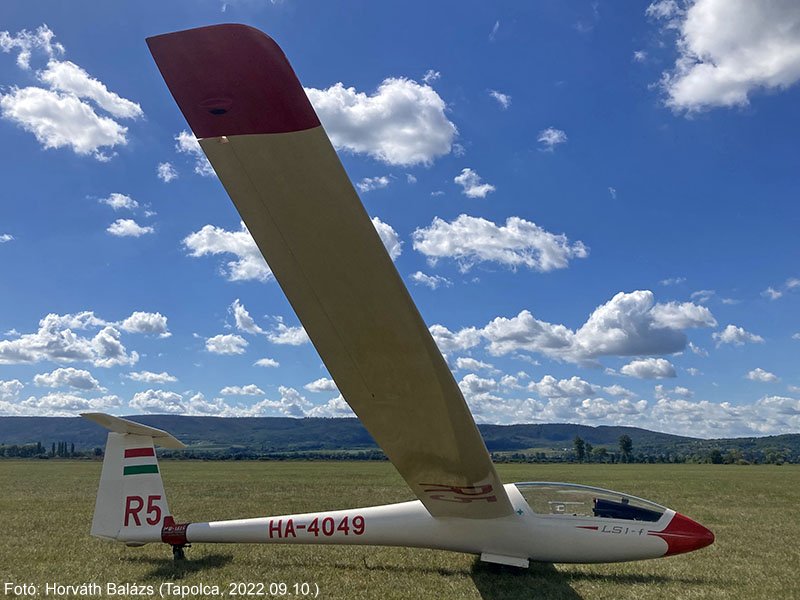 Kép a HA-4049 (2) lajstromú gépről.