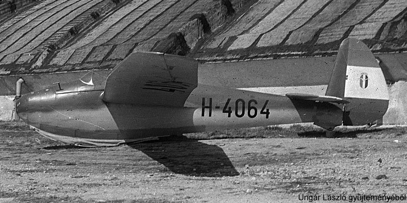 Kép a HA-4064 lajstromú gépről.