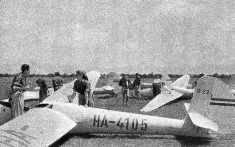 Kép a HA-4105 lajstromú gépről.