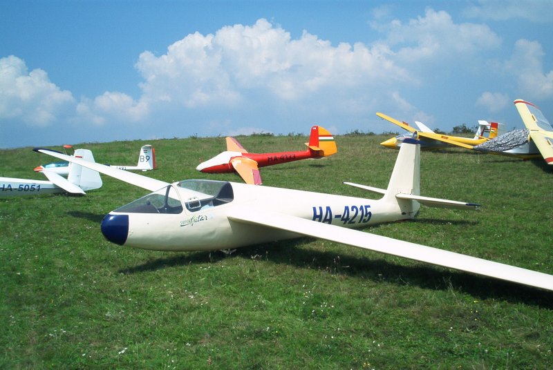 Kép a HA-4215 lajstromú gépről.