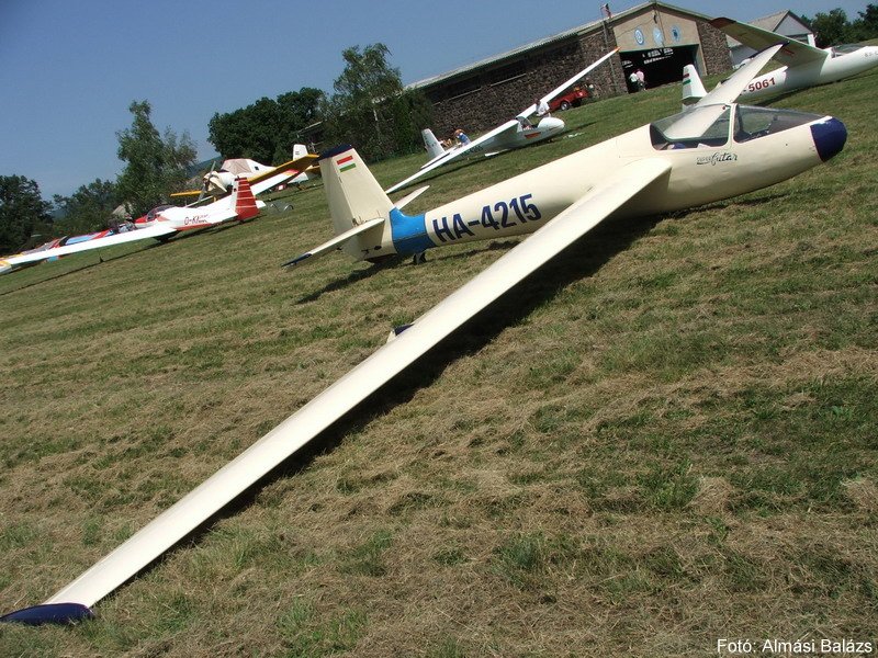 Kép a HA-4215 lajstromú gépről.