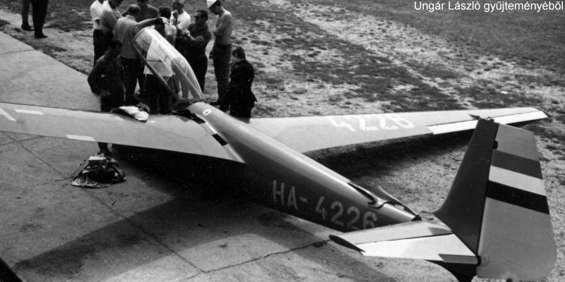 Kép a HA-4226 lajstromú gépről.