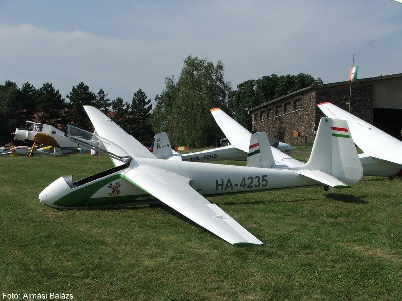 Kép a HA-4235 lajstromú gépről.