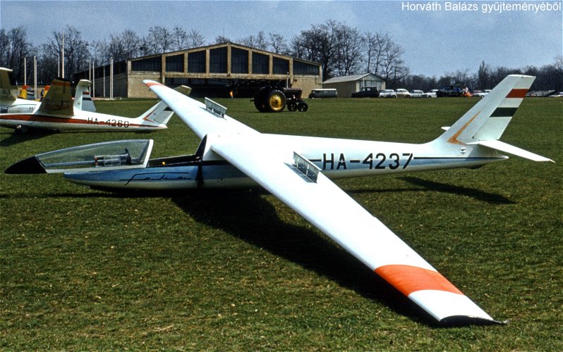 Kép a HA-4237 lajstromú gépről.