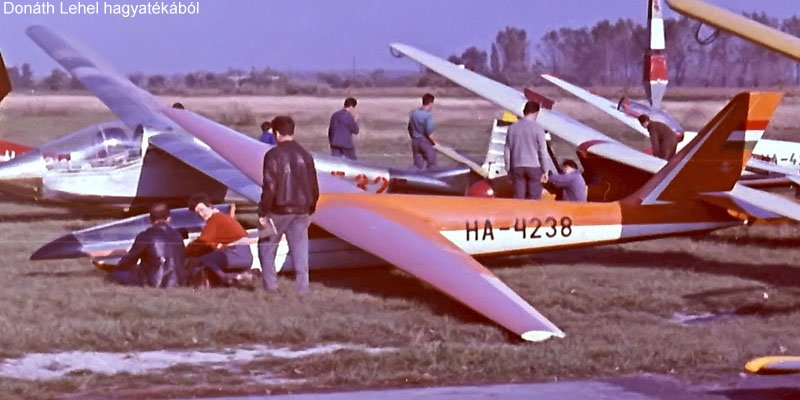 Kép a HA-4238 lajstromú gépről.