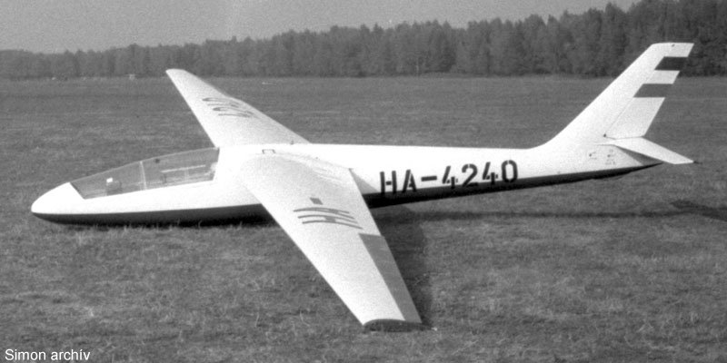 Kép a HA-4240 lajstromú gépről.