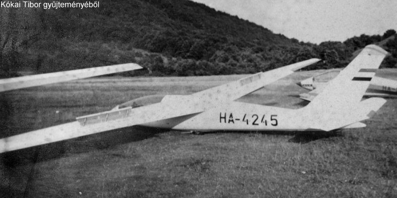 Kép a HA-4245 lajstromú gépről.