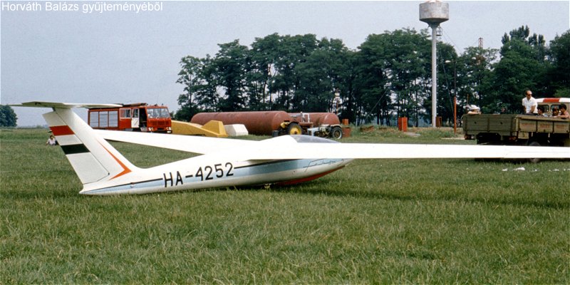 Kép a HA-4252 lajstromú gépről.