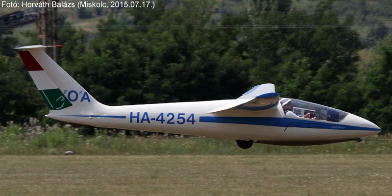 Kép a HA-4254 lajstromú gépről.