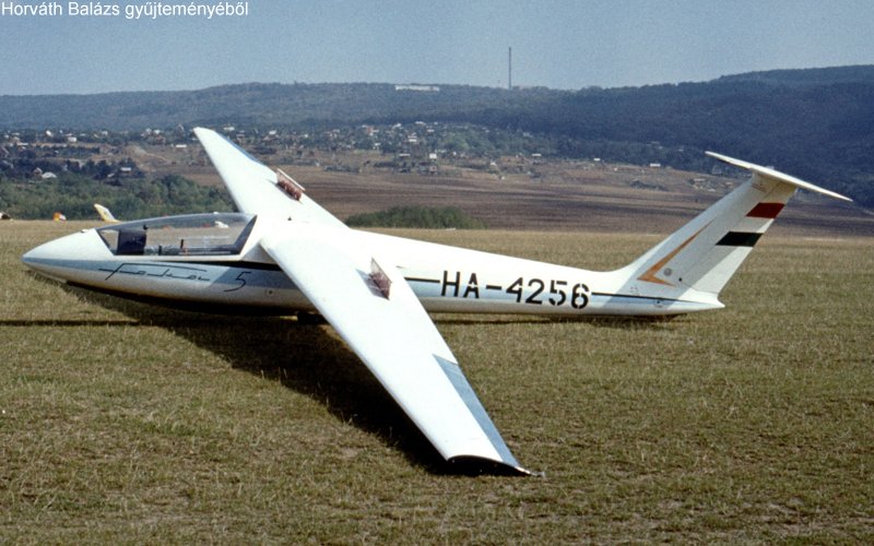 Kép a HA-4256 lajstromú gépről.