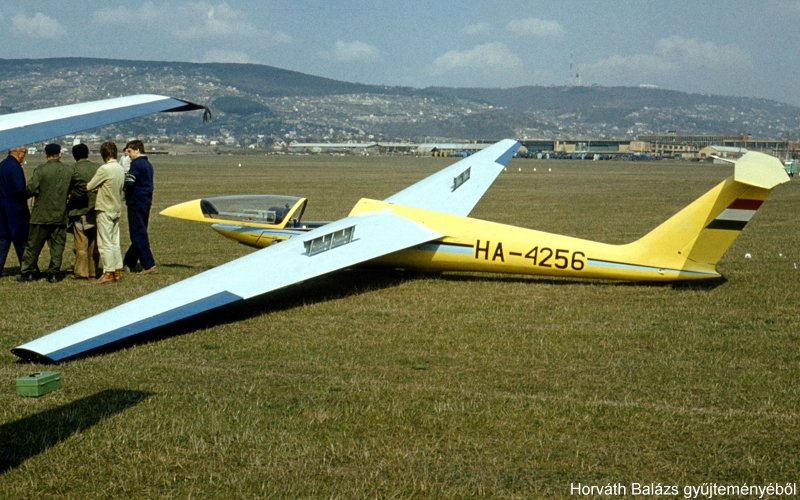 Kép a HA-4256 lajstromú gépről.