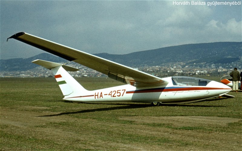 Kép a HA-4257 lajstromú gépről.