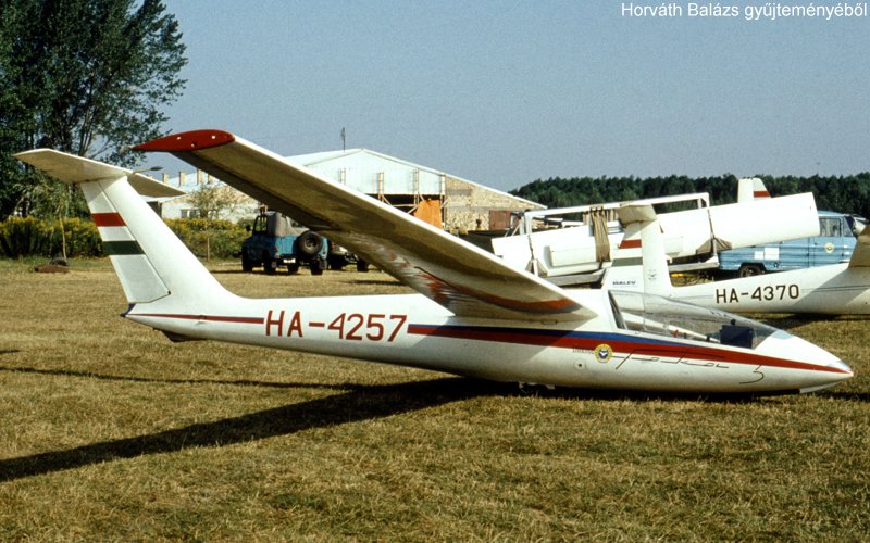 Kép a HA-4257 lajstromú gépről.