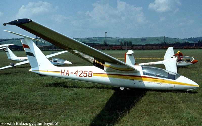 Kép a HA-4258 lajstromú gépről.